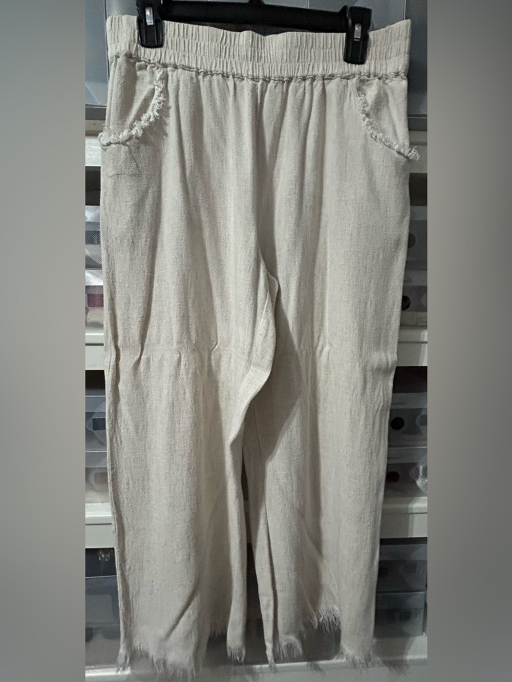 Women's Lightweight Elastic-Waist Capri Pants in Cream